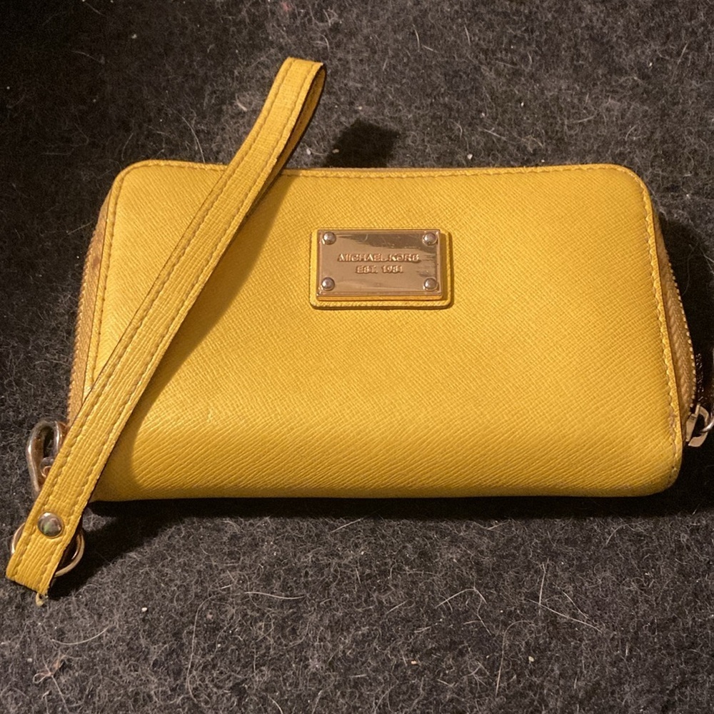 Very rare Michael Kors yellow wristlet - Picture 4 of 7